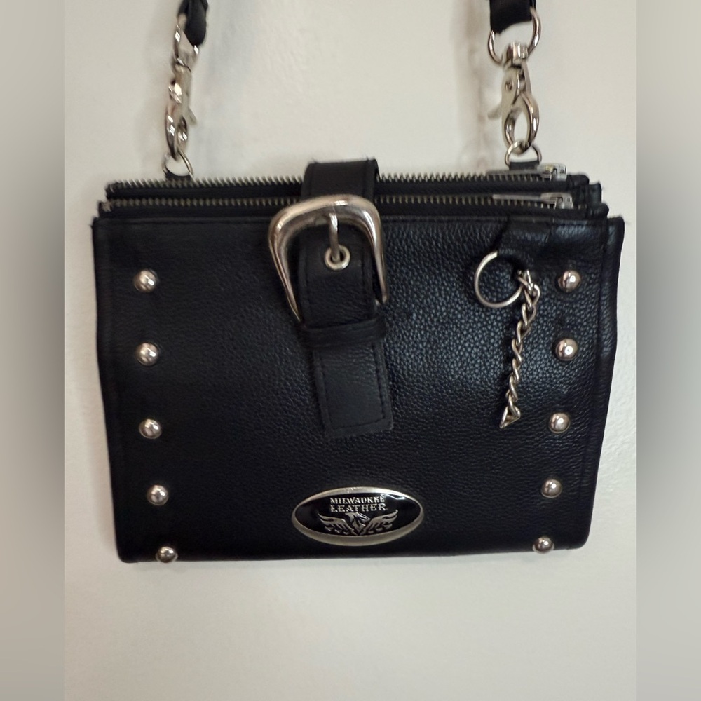 Milwaukee, leather small Black Crossbody Bag  silver hardware triple compartment - Picture 2 of 13
